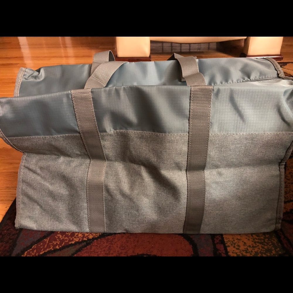 Grey DSW duffle bag